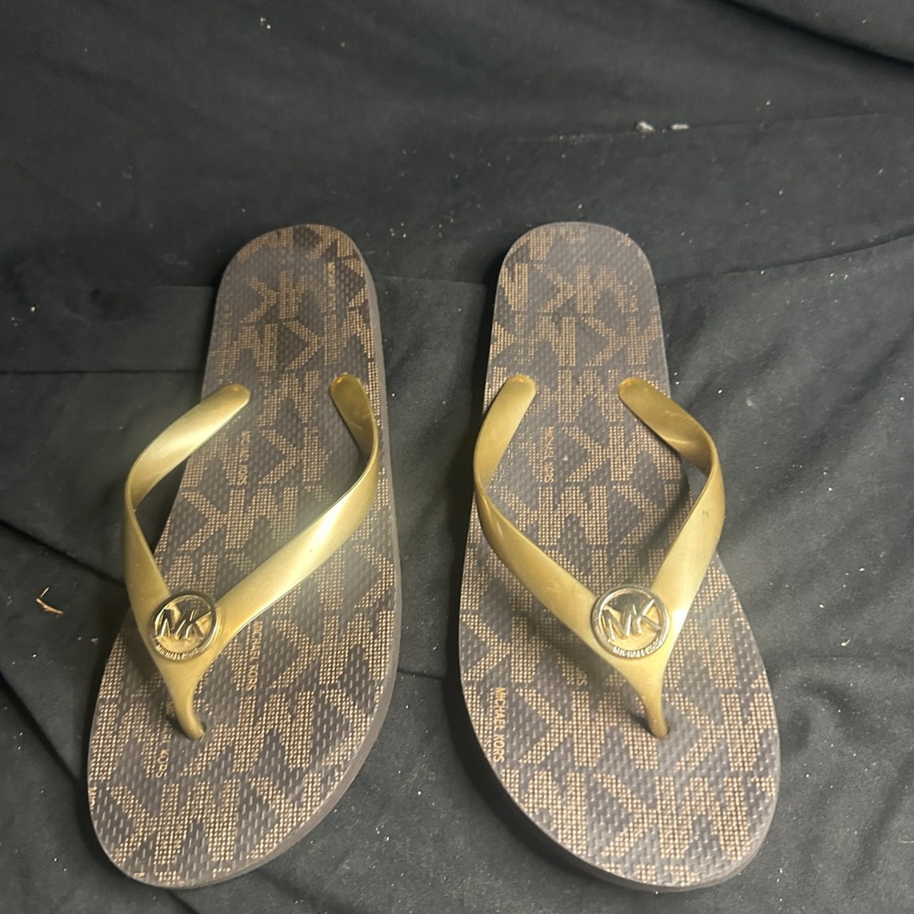 3 pairs of michael kors ladies flip flops-size L-#424